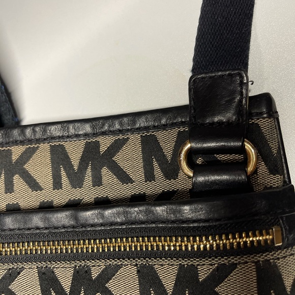 Michael Kors crossbody bag - Picture 3 of 11